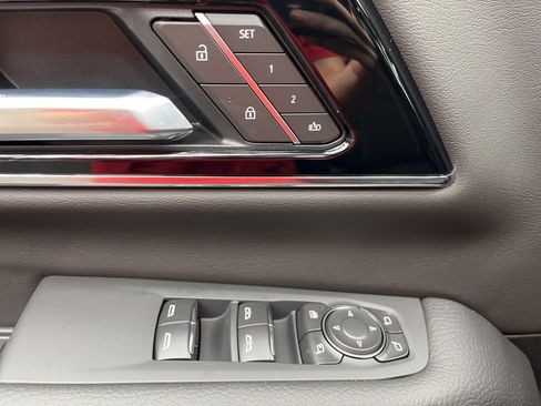 New 2026 GMC Yukon Denali w/ Sun & Power Step Package image 8