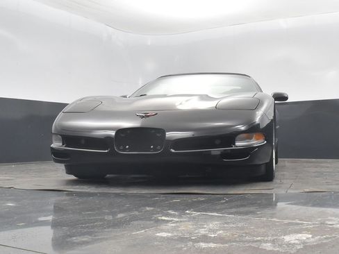 Used 2000 Chevrolet Corvette Base w/ Performance Handling Pkg image 36