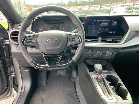 Certified 2024 Chevrolet Trax RS image 18