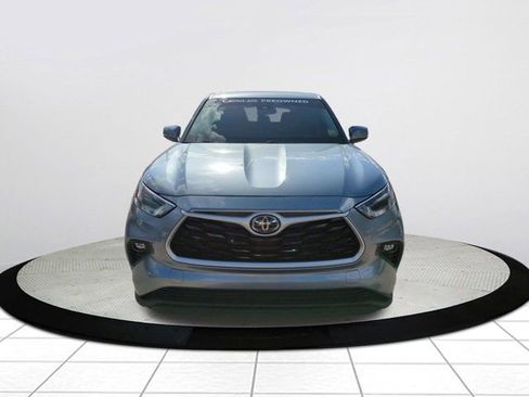 Used 2021 Toyota Highlander LE image 8