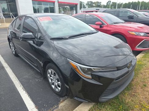 Used 2023 Toyota Corolla LE FWD image 3