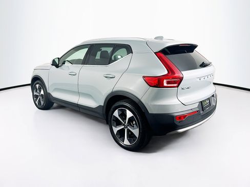 Used 2025 Volvo XC40 B5 Plus image 5