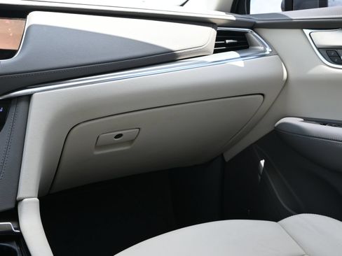 Used 2021 Cadillac XT5 Premium Luxury FWD image 9