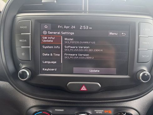 Used 2025 Kia Soul LX w/ LX Technology Package FWD image 31