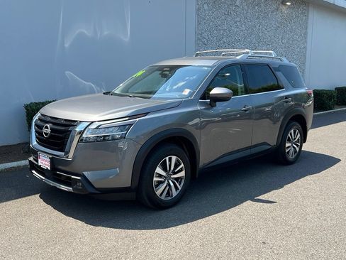 Certified 2024 Nissan Pathfinder SL AWD/4WD image 1