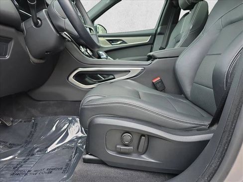 Certified 2025 Jaguar F-PACE R-Dynamic S image 28