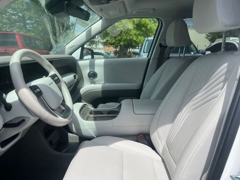 Used 2026 Hyundai Palisade SEL Premium FWD image 2