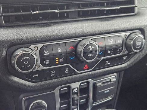 Certified 2024 Jeep Gladiator Sport image 28