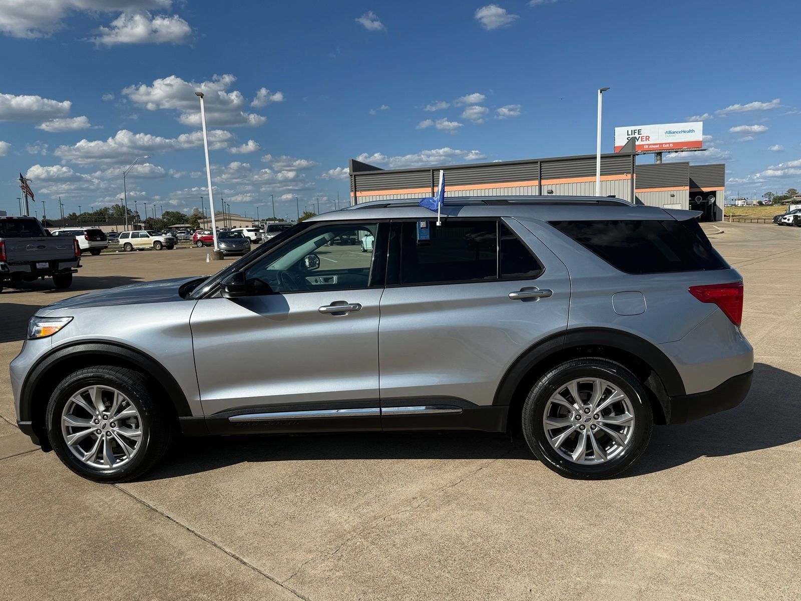 Certified 2024 Ford Explorer Limited RWD image 8