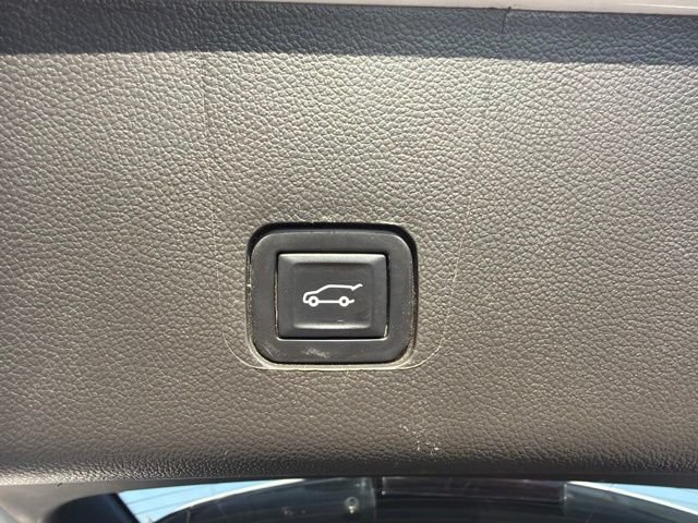 Used 2022 Chevrolet Traverse LT AWD/4WD image 9
