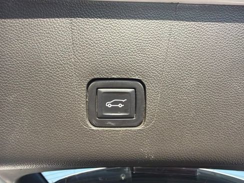 Used 2022 Chevrolet Traverse LT AWD/4WD image 9