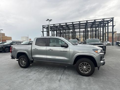Used 2023 Chevrolet Colorado LT AWD/4WD image 4