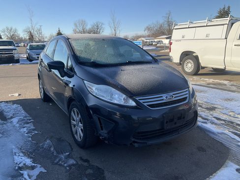 Used 2013 Ford Fiesta SE image 2
