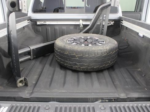 Used 2022 Nissan Frontier PRO-4X image 17