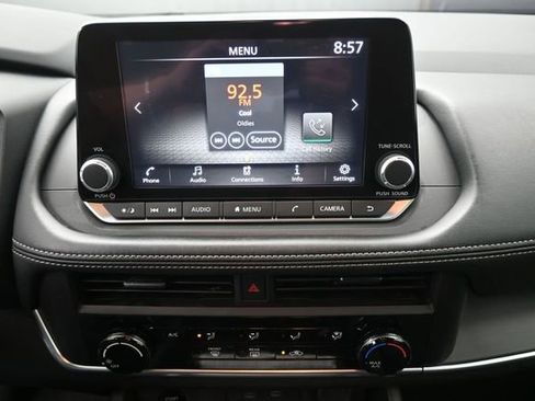 Used 2024 Nissan Rogue S AWD/4WD image 4