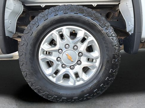 Used 2023 Chevrolet Silverado 2500 LT AWD/4WD image 13