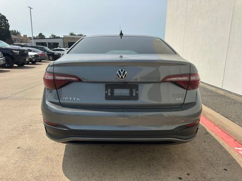 Used 2024 Volkswagen Jetta SE FWD image 6