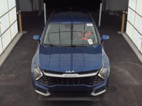 Used 2023 Kia Sportage EX image 3