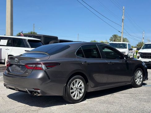 Used 2023 Toyota Camry SE FWD image 5