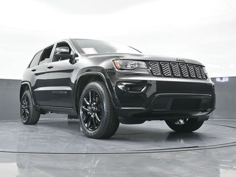 Used 2021 Jeep Grand Cherokee Laredo X image 58