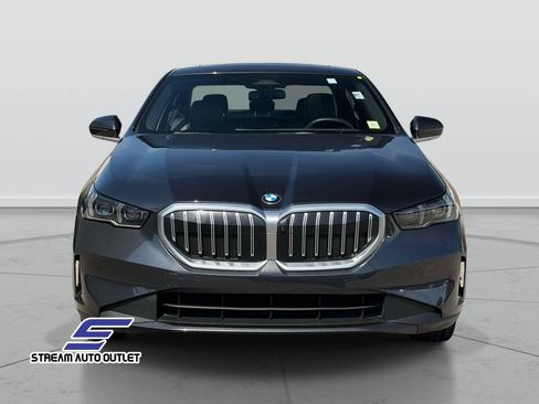 Used 2025 BMW 530i RWD image 2