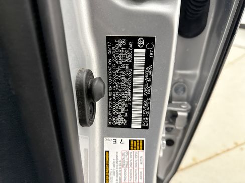 Used 2017 Toyota Prius Prime Premium image 19