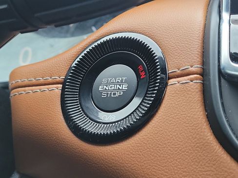 Used 2024 Jeep Compass Limited image 30