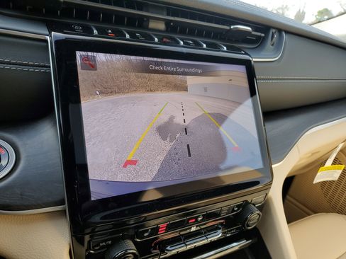 New 2025 Jeep Grand Cherokee Limited w/ Trailer Tow Package image 17