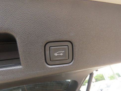 Used 2025 GMC Acadia Denali w/ Super Cruise Package FWD image 13