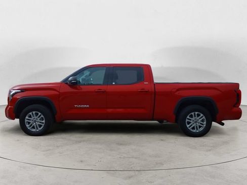 Used 2022 Toyota Tundra SR5 w/ SR5 Premium Package AWD/4WD image 8