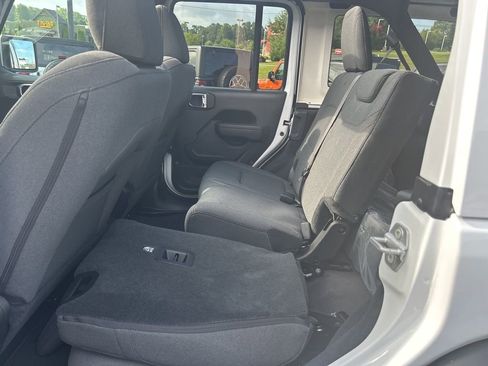 Used 2025 Jeep Wrangler Unlimited Sport AWD/4WD image 32
