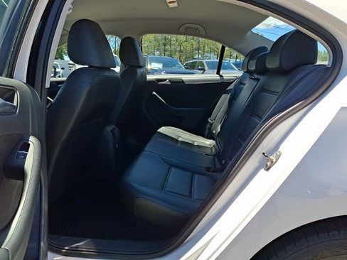 Used 2013 Volkswagen Jetta SE FWD image 10
