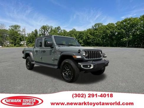 Used 2024 Jeep Gladiator Sport AWD/4WD image 1
