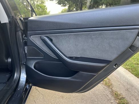 Used 2018 Tesla Model 3 Long Range image 17