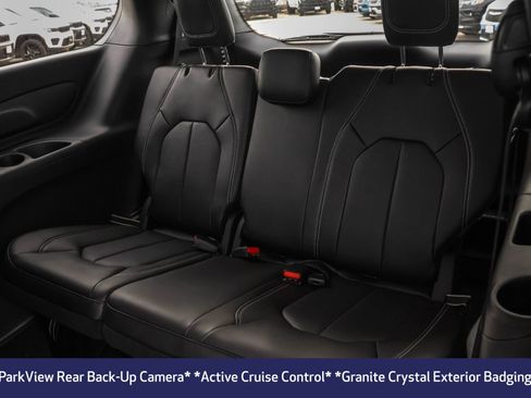 New 2026 Chrysler Pacifica Select image 7