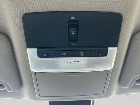 Used 2025 Nissan Altima 2.5 SR w/ SR Premium Package AWD/4WD image 15