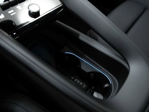 New 2026 Porsche Macan Electric RWD image 29