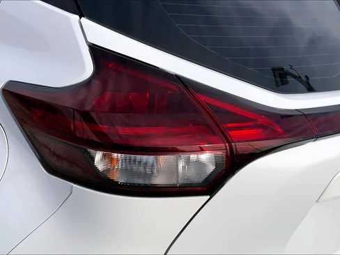 Used 2025 Nissan Kicks Play S image 25