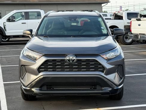 Used 2021 Toyota RAV4 LE AWD/4WD image 9