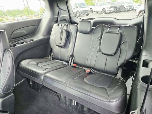 Used 2026 Chrysler Pacifica Select FWD image 14