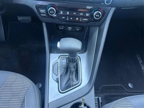 Used 2020 Kia Niro LX FWD image 29