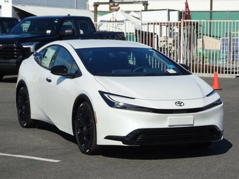 New 2026 Toyota Prius Plug-In Hybrid image 2