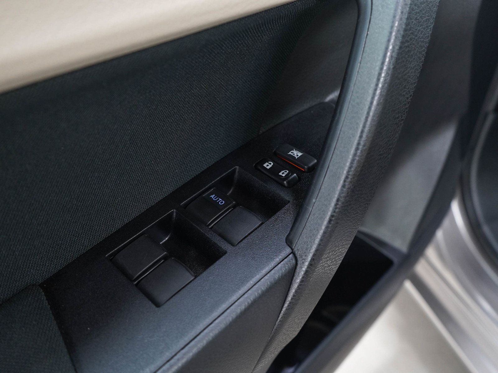 Used 2016 Toyota Corolla LE FWD image 20