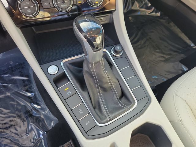 Certified 2023 Volkswagen Jetta SE w/ Panoramic Sunroof Package FWD image 27