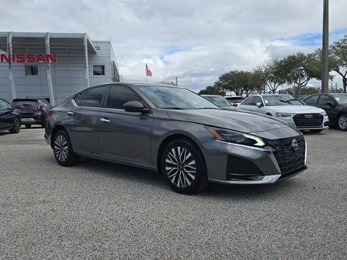 Certified 2024 Nissan Altima 2.5 SV image 2