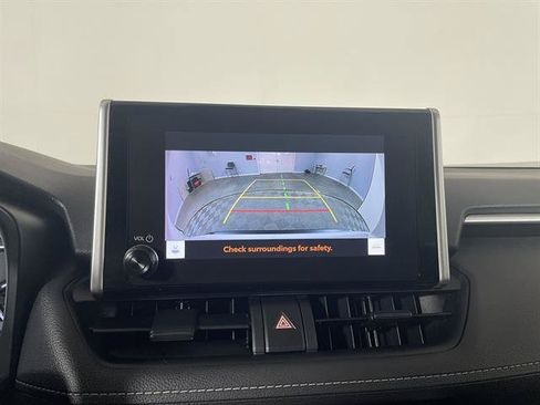 Used 2023 Toyota RAV4 LE AWD/4WD image 17