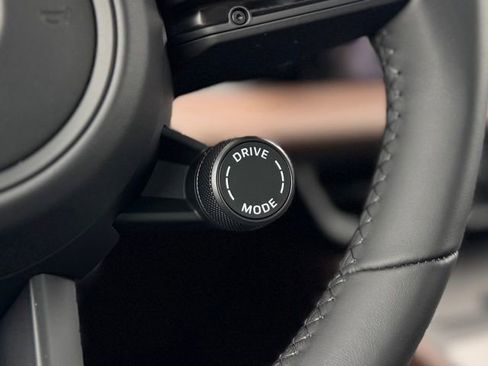 New 2026 Porsche Macan 4 Electric image 24