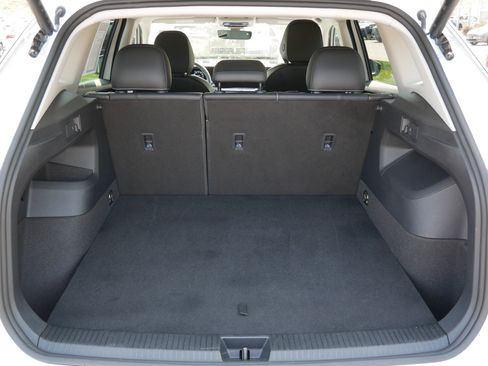 Certified 2025 Volkswagen Tiguan SE AWD/4WD image 18