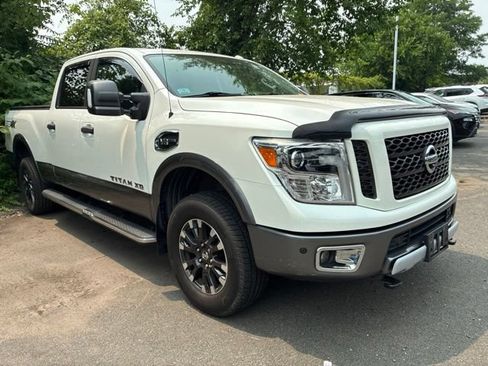 Used 2019 Nissan Titan PRO-4X w/ Pro-4x Convenience Package AWD/4WD image 3