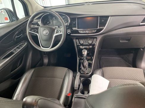 Used 2021 Buick Encore Preferred AWD/4WD image 2